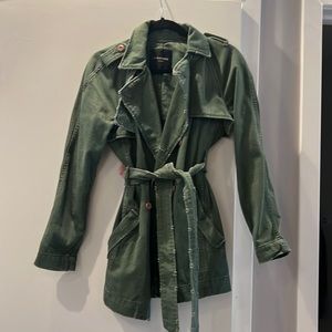 Women’s never worn Le Superbe jacket with embroidery on back!